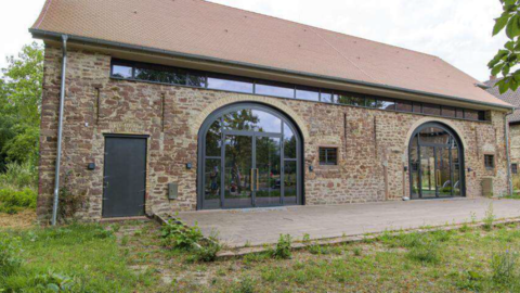 Der ehemalige Schafstall im Hofgut Guntershausen dient nunmehr als Ausflugsgastronomie